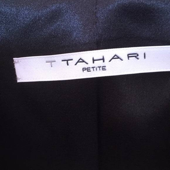 T TAHARI. Blazer. - Picture 3 of 8